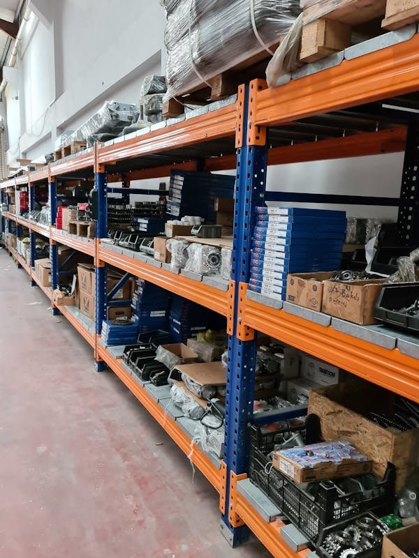 Maximisez votre espace de stockage avec des racks d'occasion